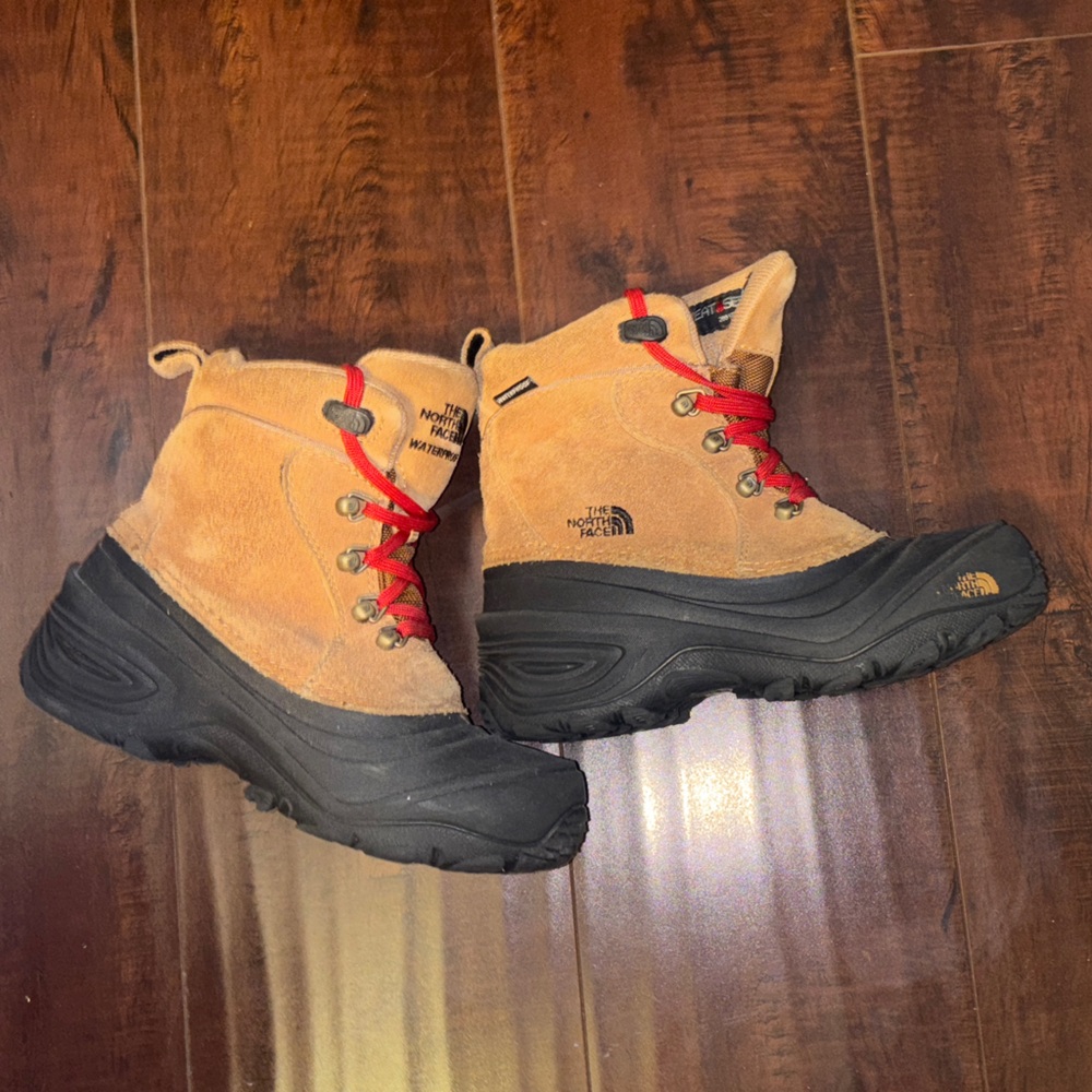 The North Face Kids Waterproof Boots Size: 3 BWT
